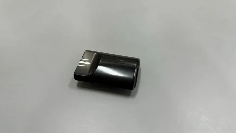 元冠精密製作的重機電池蓋，鋁CNC 銑削製品實拍，角度 1